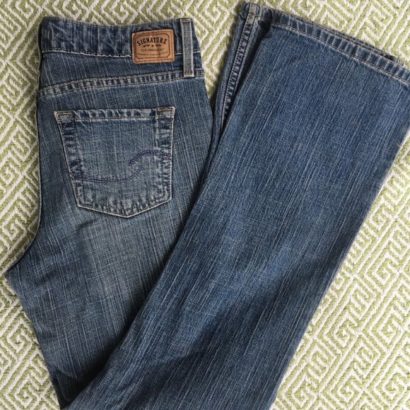 Levi Low-Rise Bootcut Jeans - Picture 4 of 5